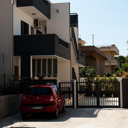 Mareinsicilia: Appartamenti Larica Cava d'Aliga Luaran gambar