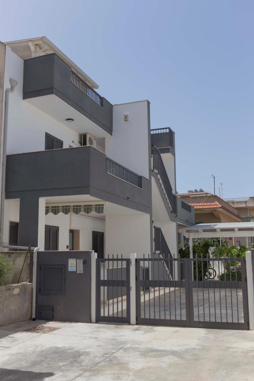 Mareinsicilia: Appartamenti Larica Cava d'Aliga Luaran gambar