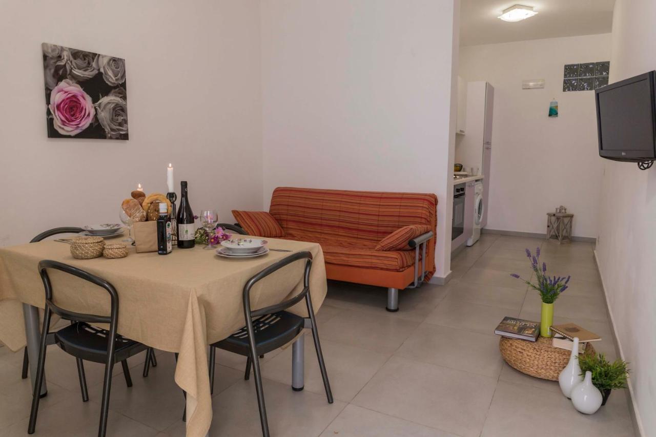 Mareinsicilia: Appartamenti Larica Cava d'Aliga Luaran gambar