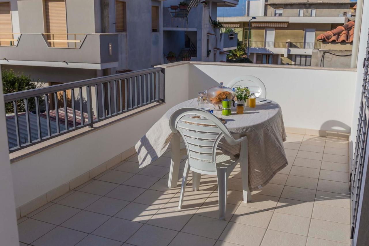Mareinsicilia: Appartamenti Larica Cava d'Aliga Luaran gambar
